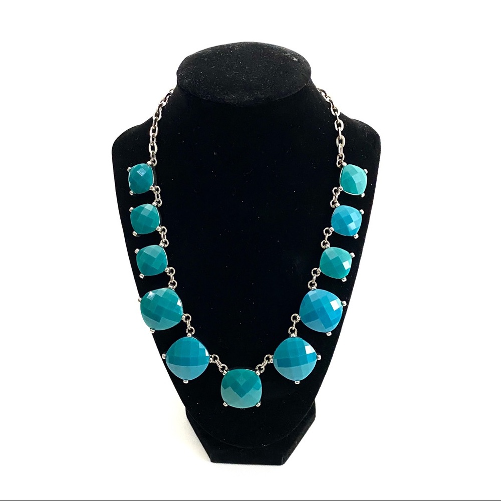 Single strand silver tone beaded necklace in turquoise